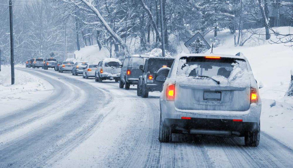 Normalde iki araç arasında takip mesafesi, 35 metredir. Ancak buzlu zeminde ve yağışlı havalarda 70 metre takip mesafesi koymak önerilir.