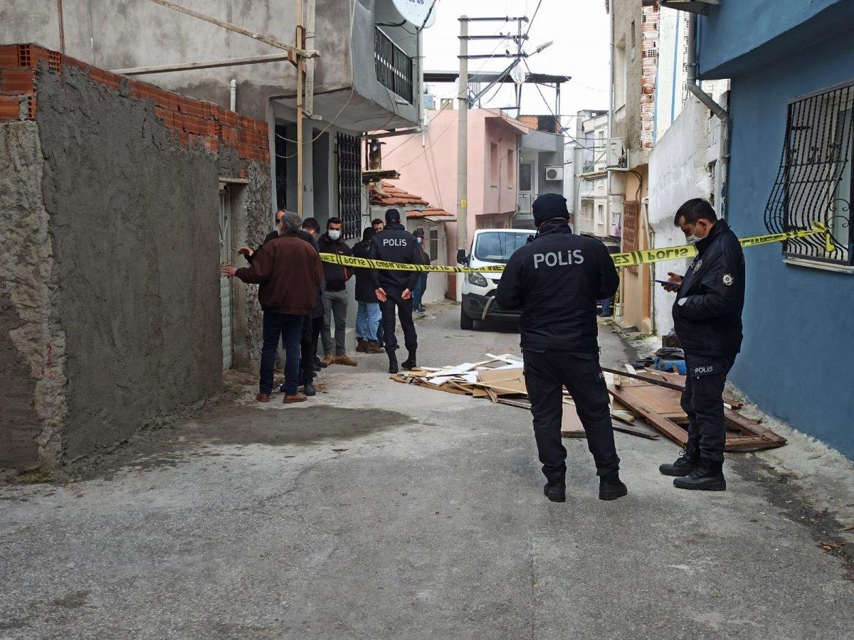 İzmir'de boğazı kesik halde ölü bulundu