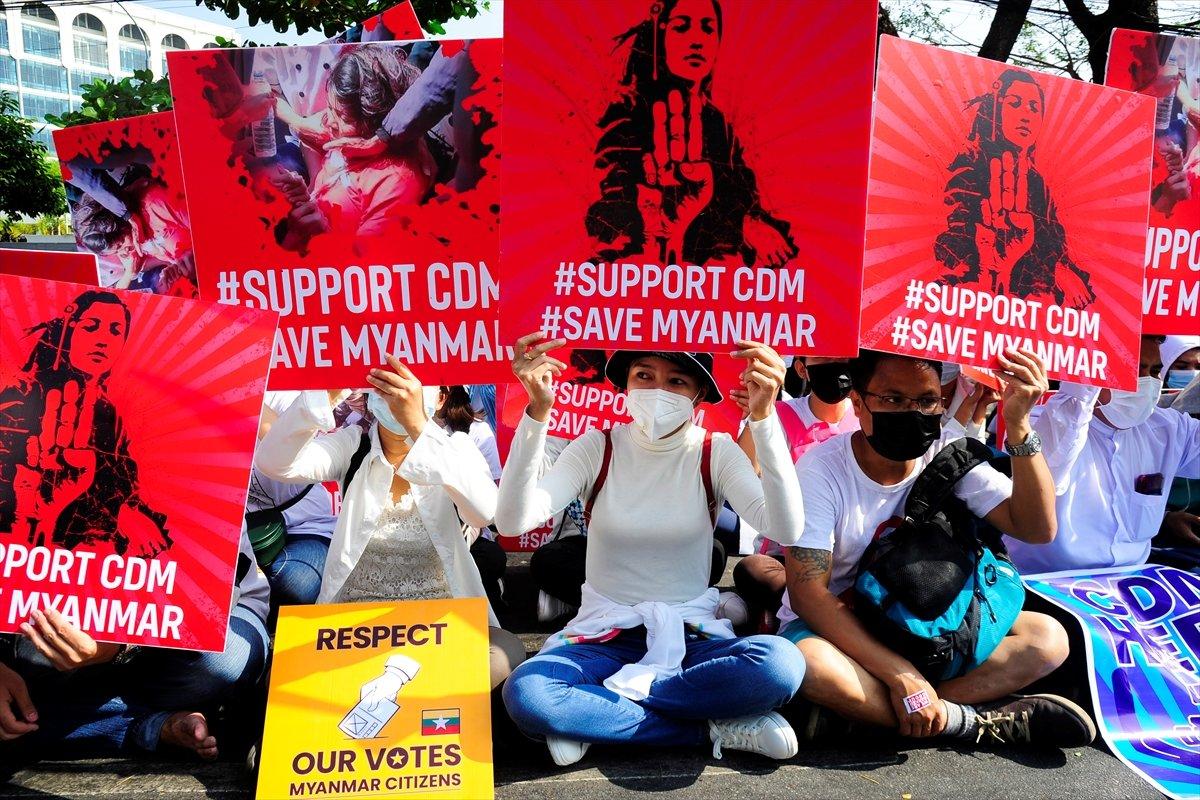 Myanmar'da ülke genelinde internet kesik, ordu sokakta