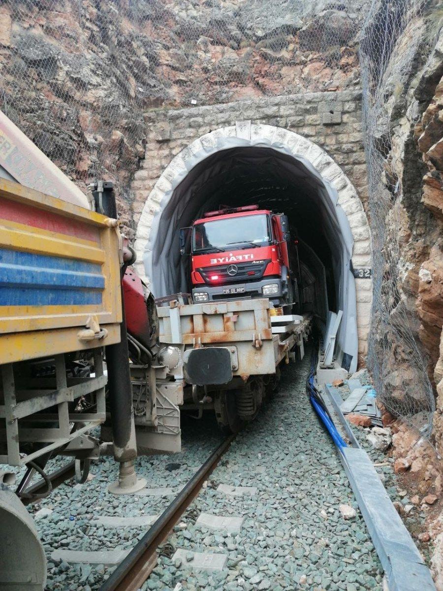 Amasya'da, itfaiye aracı yangın yerine vagonla taşındı