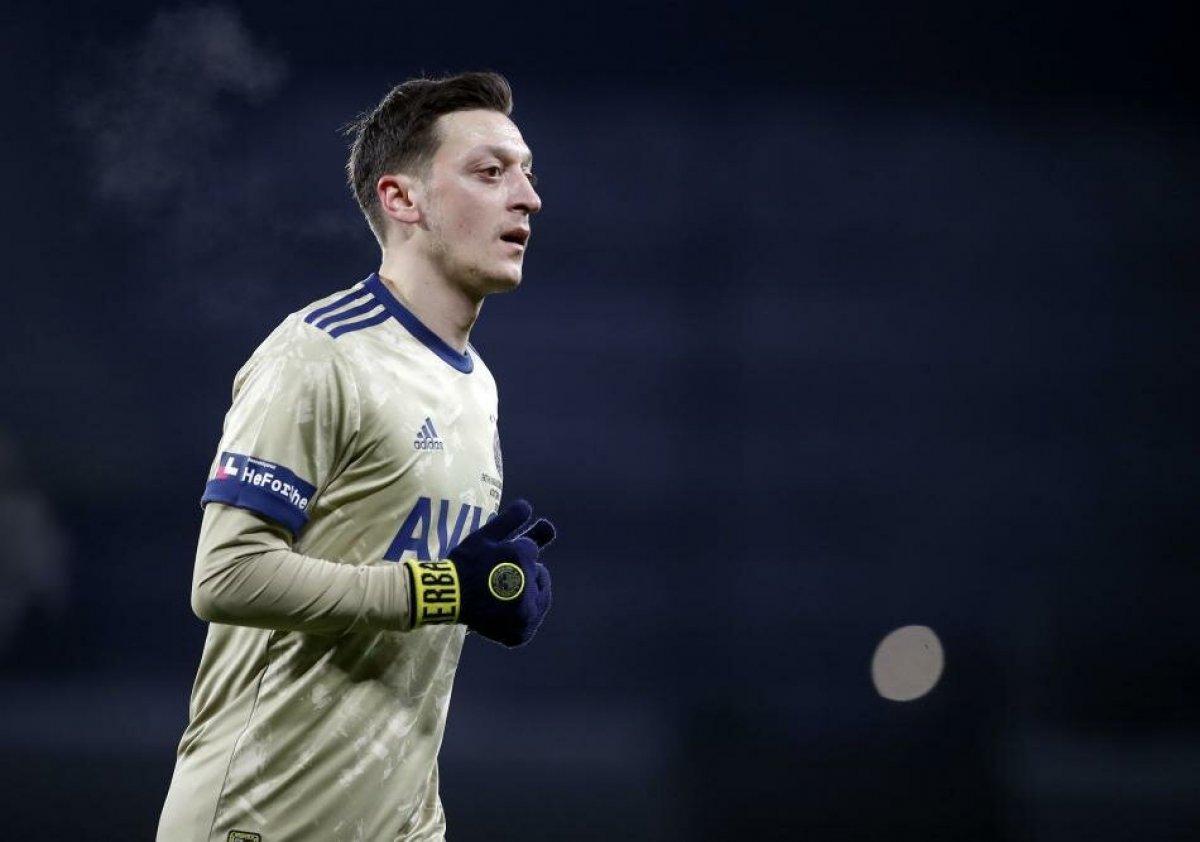 Mesut Özil: Fenerbahçe'ye hak ettiği başarıları yaşatacağız