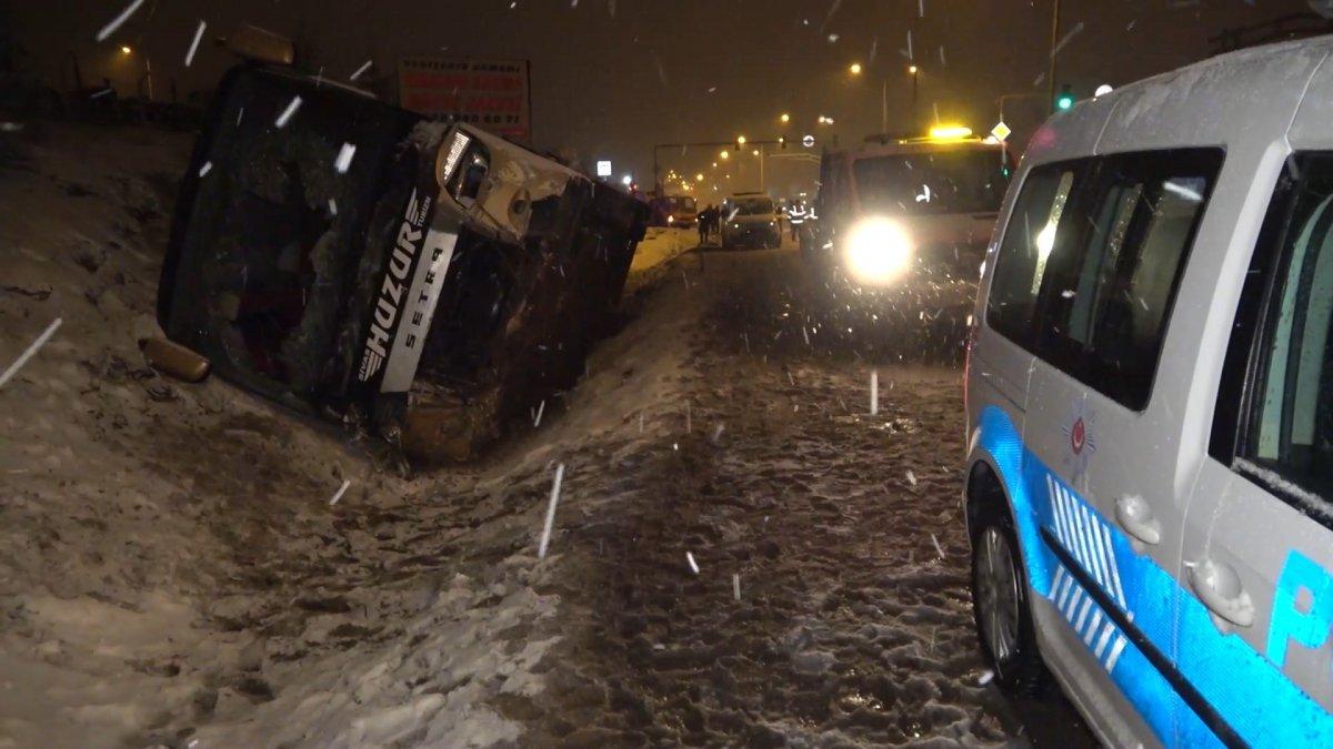 Kırıkkale’de otobüs ile ticari taksi çarpıştı: 1 ölü