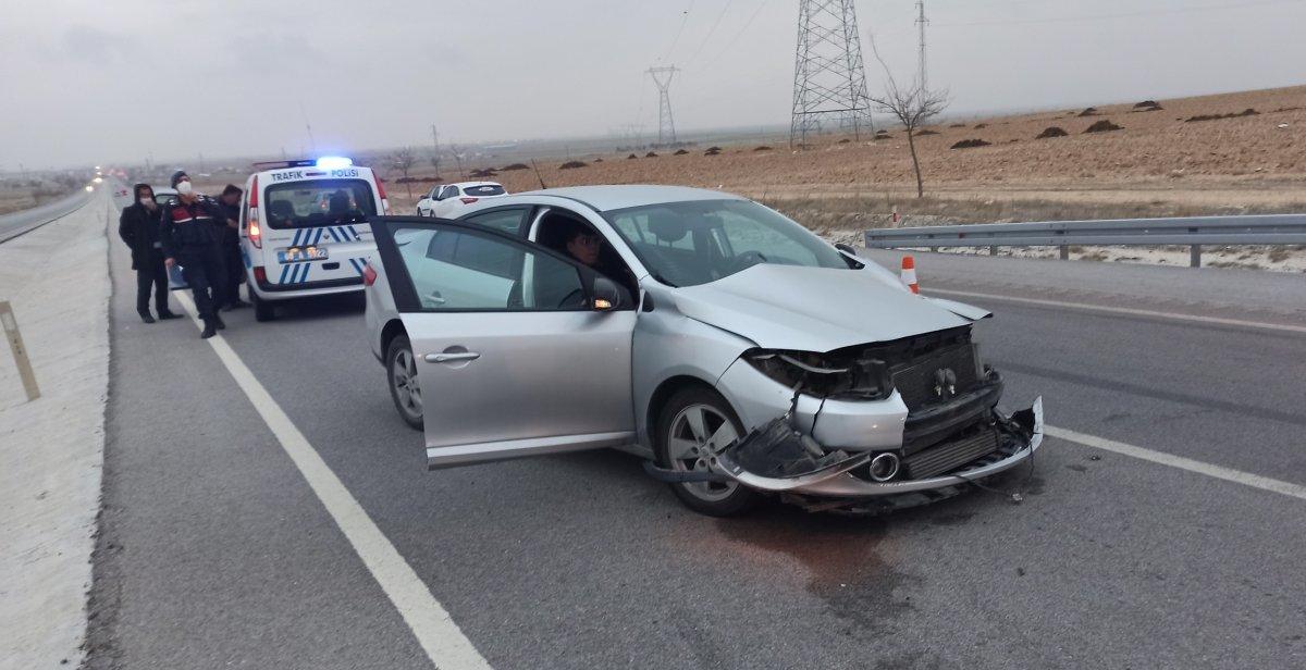 Aksaray'da yolda düşen kamyon lastiği kazaya sebep oldu