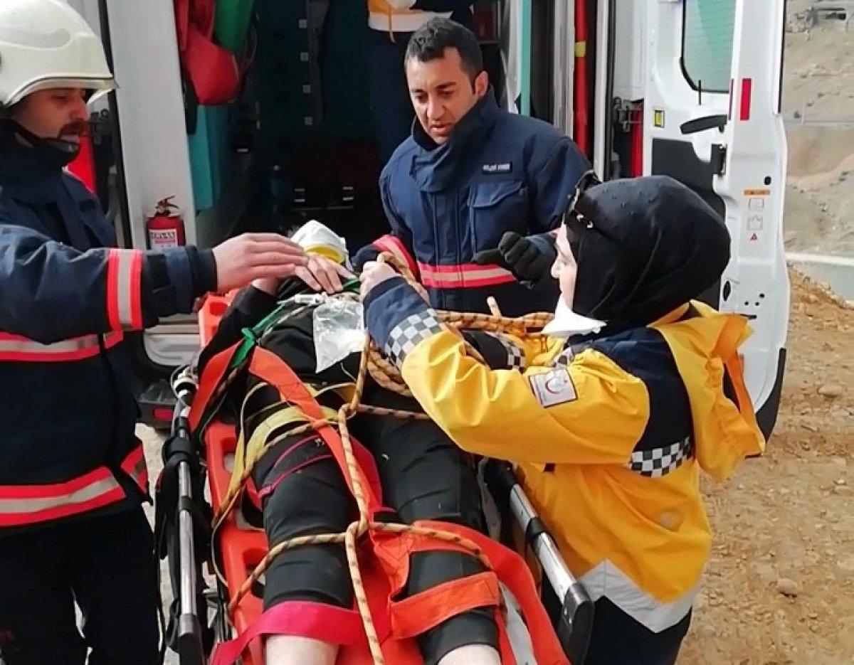 Malatya'da, dengesini kaybeden genç uçurumdan yuvarlandı