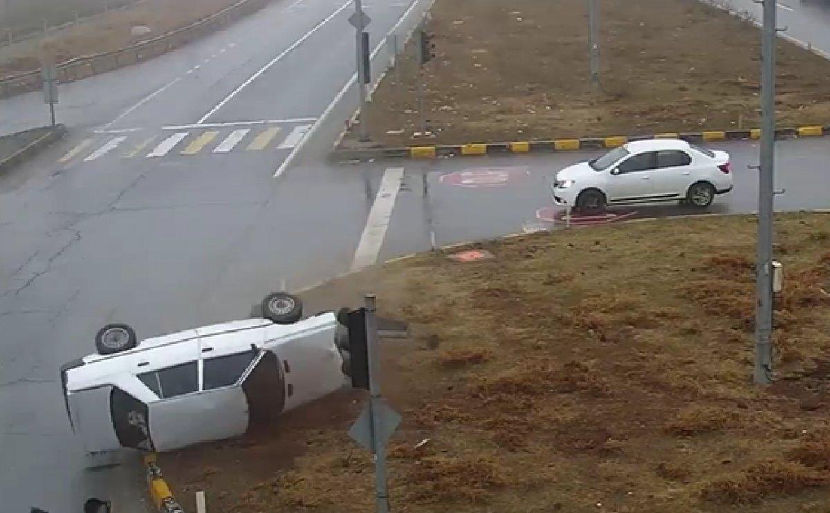 MOBESE kameralarına yansıyan kazalar