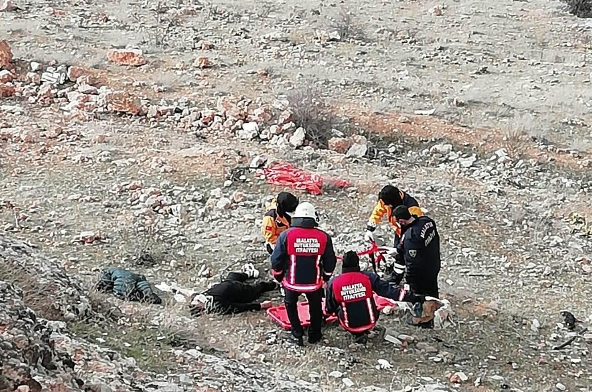 Malatya'da, dengesini kaybeden genç uçurumdan yuvarlandı