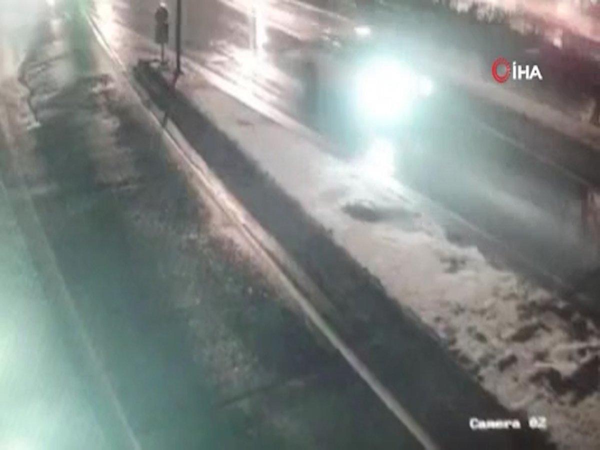 Fatih'te refüje çarpan otomobil metrelerce havalandı