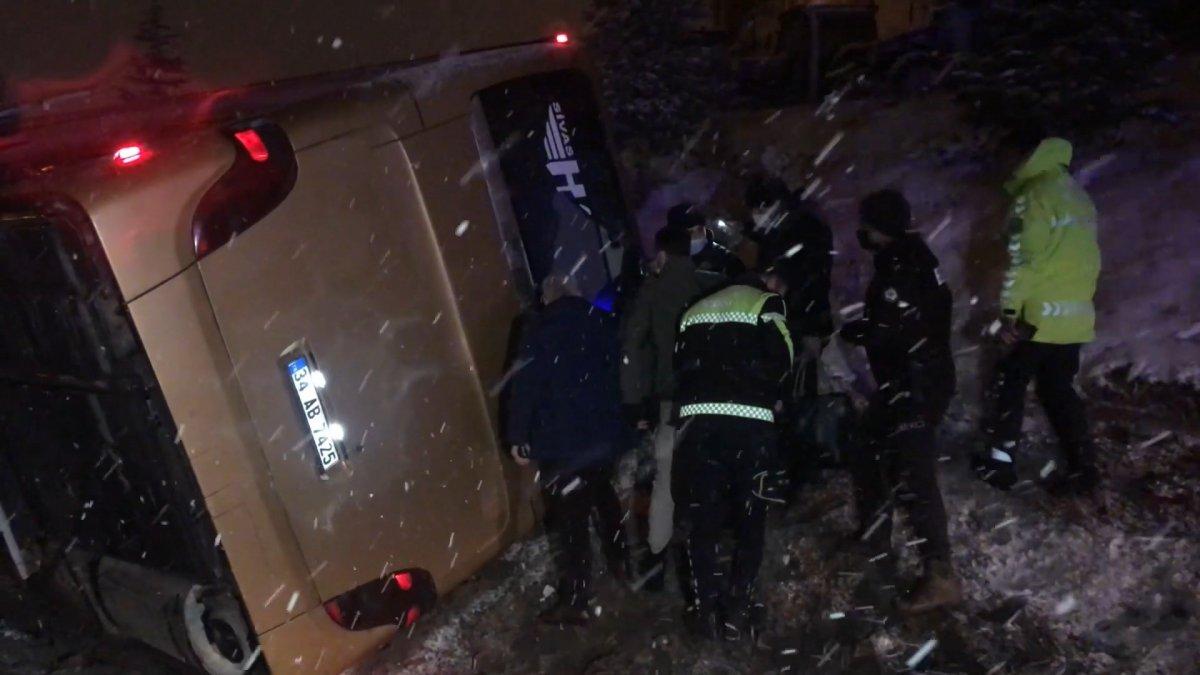 Kırıkkale’de otobüs ile ticari taksi çarpıştı: 1 ölü