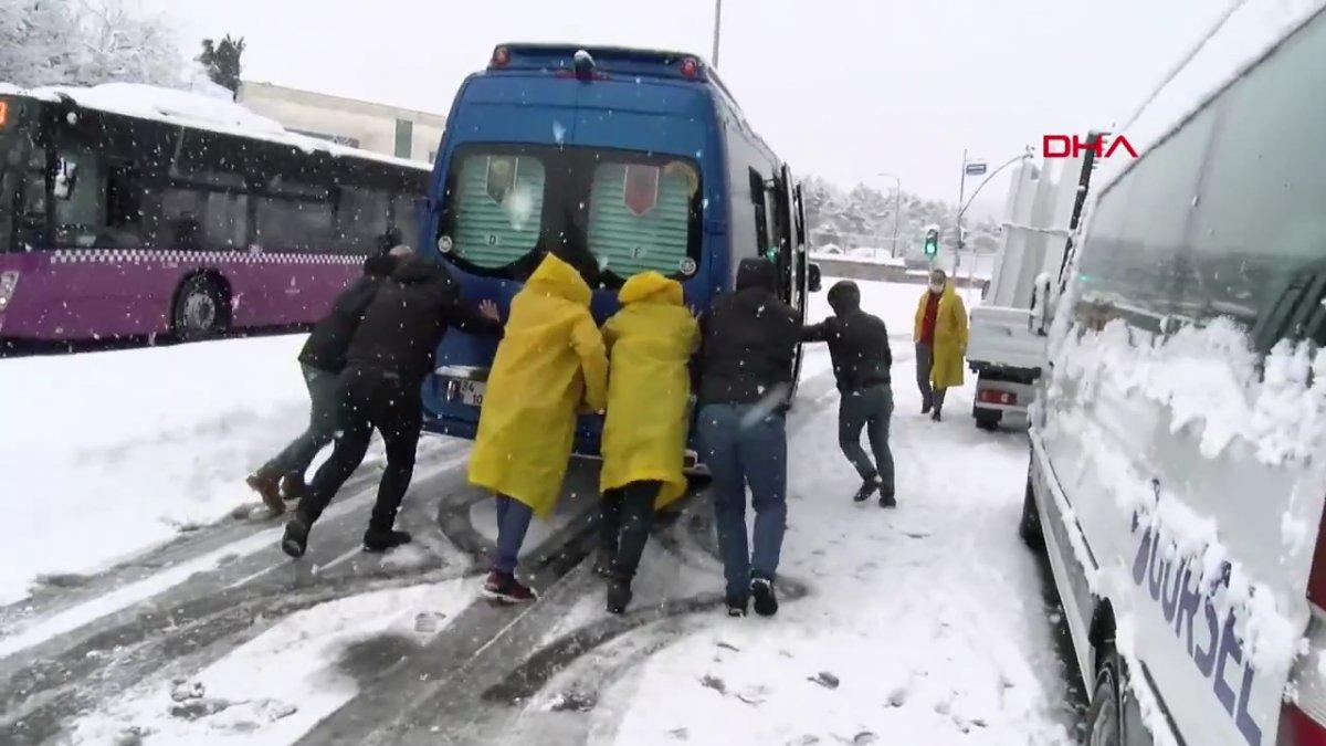 Maltepe'de yollar buz pistine döndü