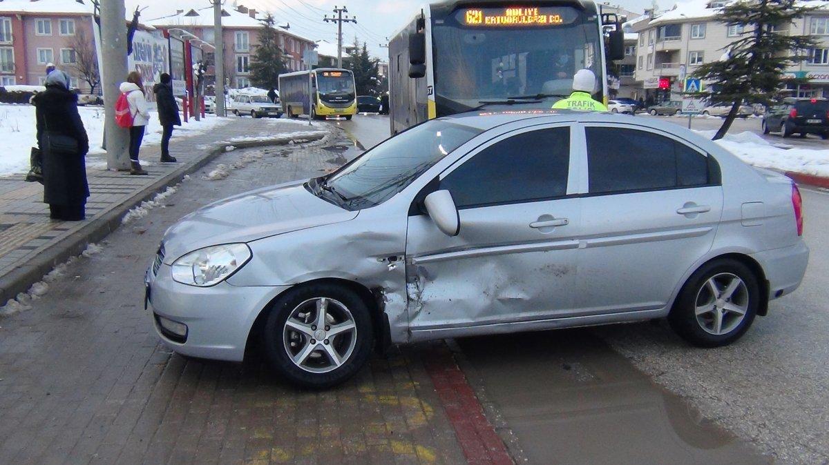 Bursa'da görevden çıkıp evlerine giden polisler ölümden döndü