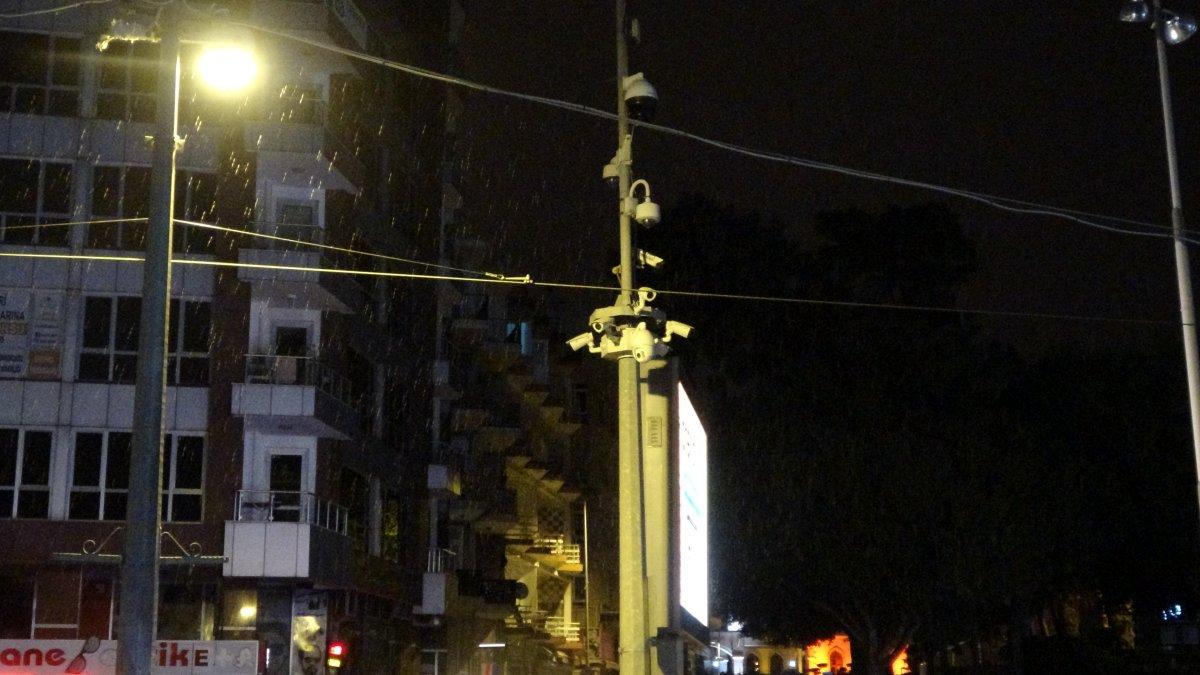 Antalya'ya 5 yıl sonra kar yağdı