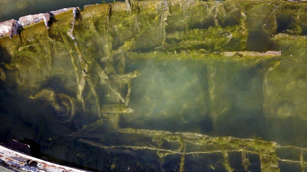 Van Gölü çekildi, batık gemi ortaya çıktı