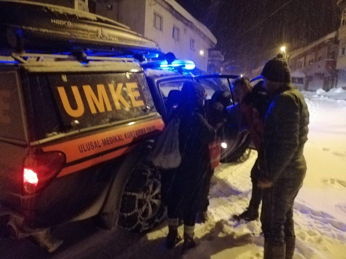 Zonguldak'ta rahatsızlanan kızın imdadına UMKE yetişti