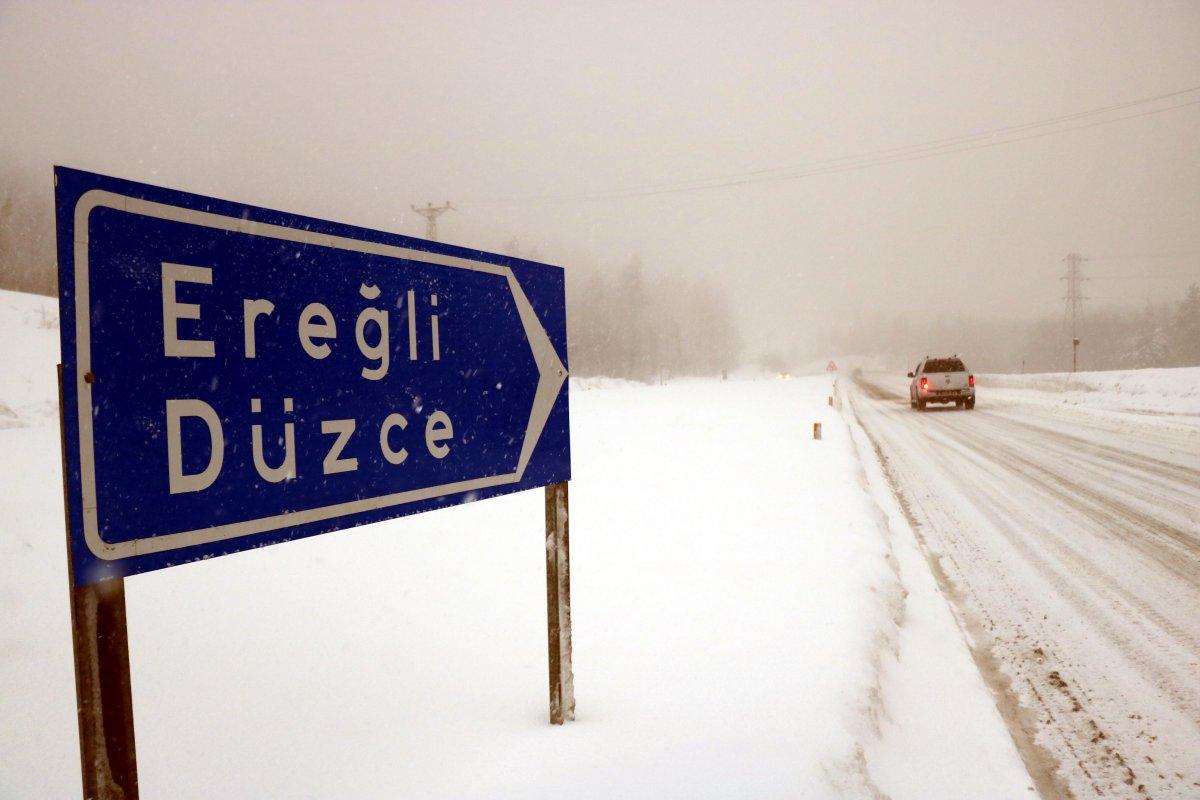 Zonguldak'ta kar kalınlığı 70 santimetreyi geçti