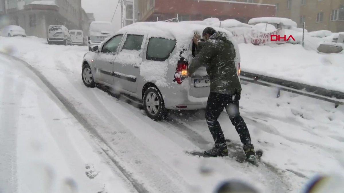 Maltepe'de yollar buz pistine döndü