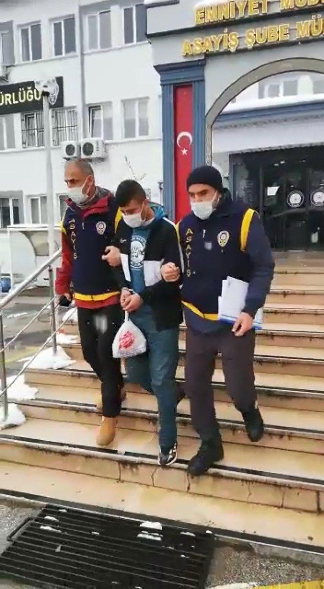 Bursa’da galeriden çaldığı otomobille 2 gün gezip, geri getirdi
