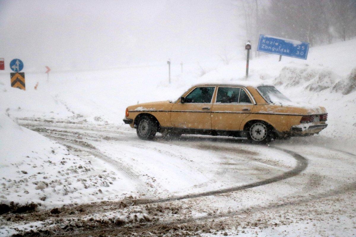 Zonguldak'ta kar kalınlığı 70 santimetreyi geçti