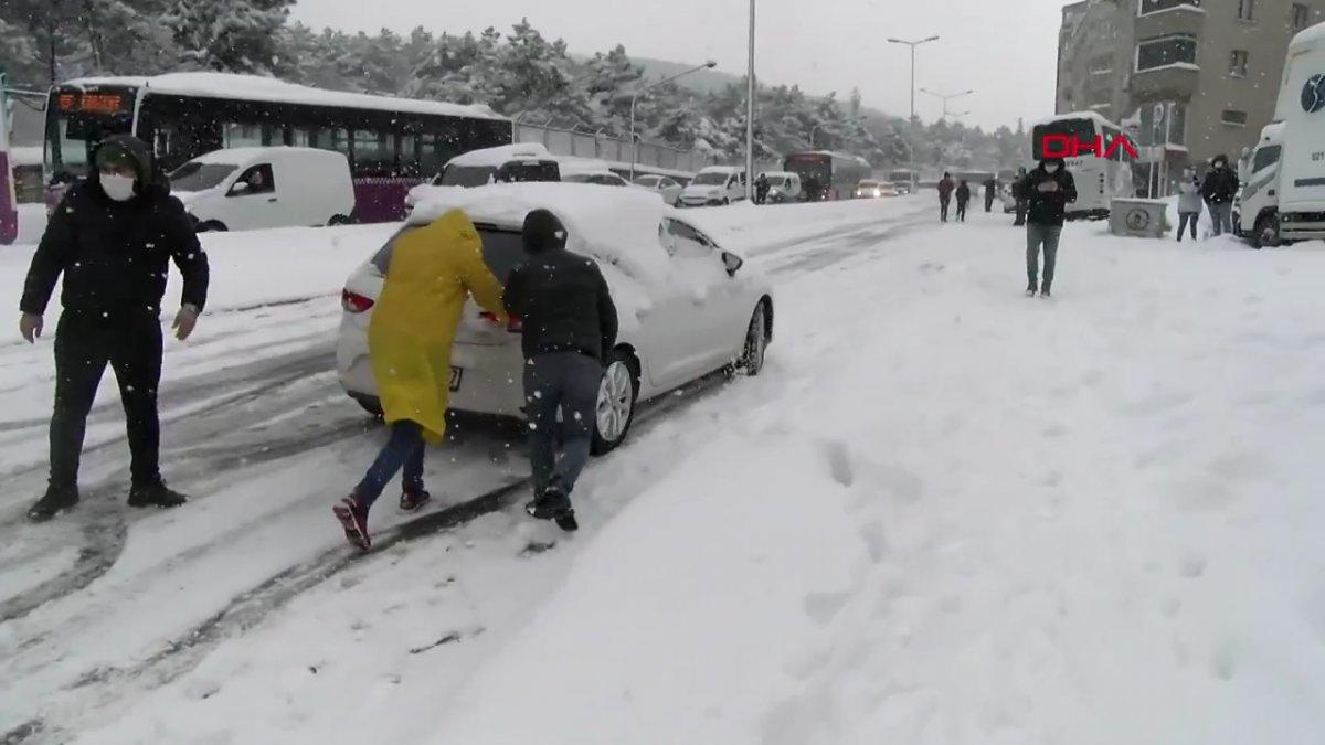 Maltepe'de yollar buz pistine döndü