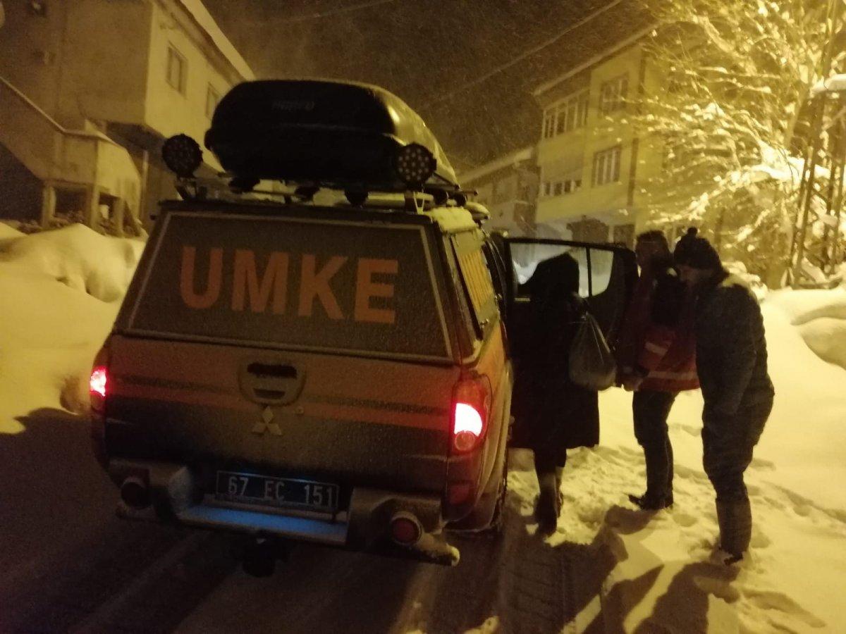 Zonguldak'ta rahatsızlanan kızın imdadına UMKE yetişti
