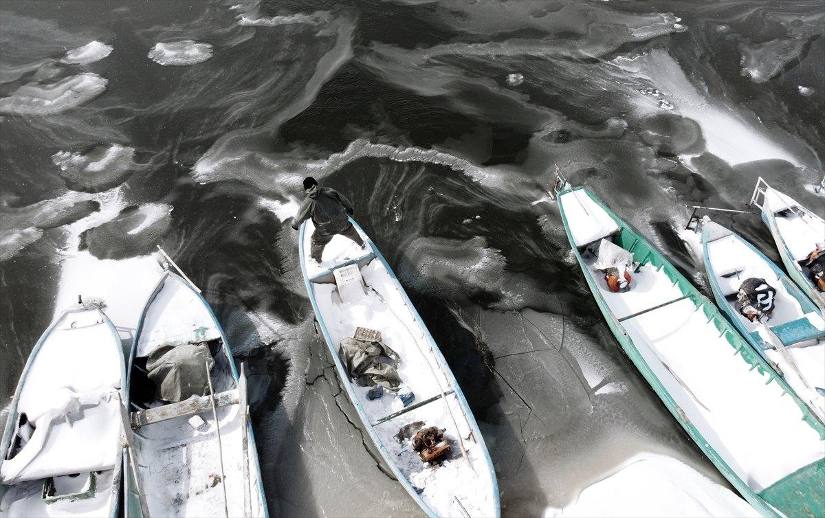 Beyşehir Gölü buz tuttu