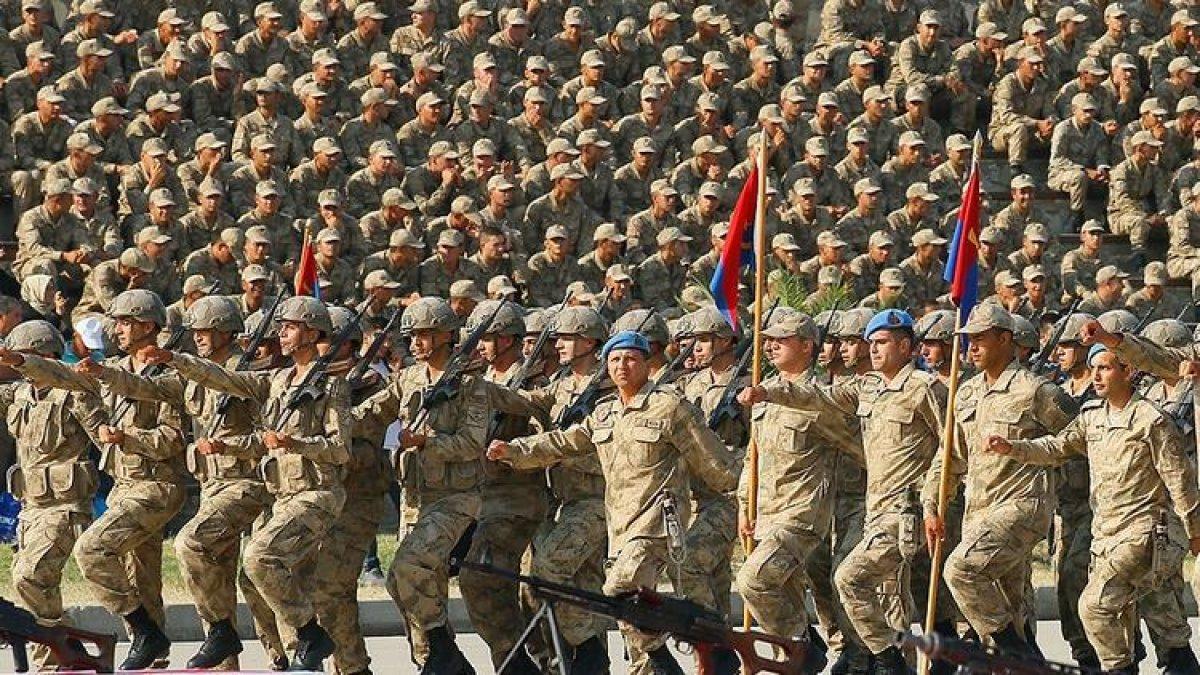 Uzman erbaşların emeklilik yaşı 55'e yükseldi