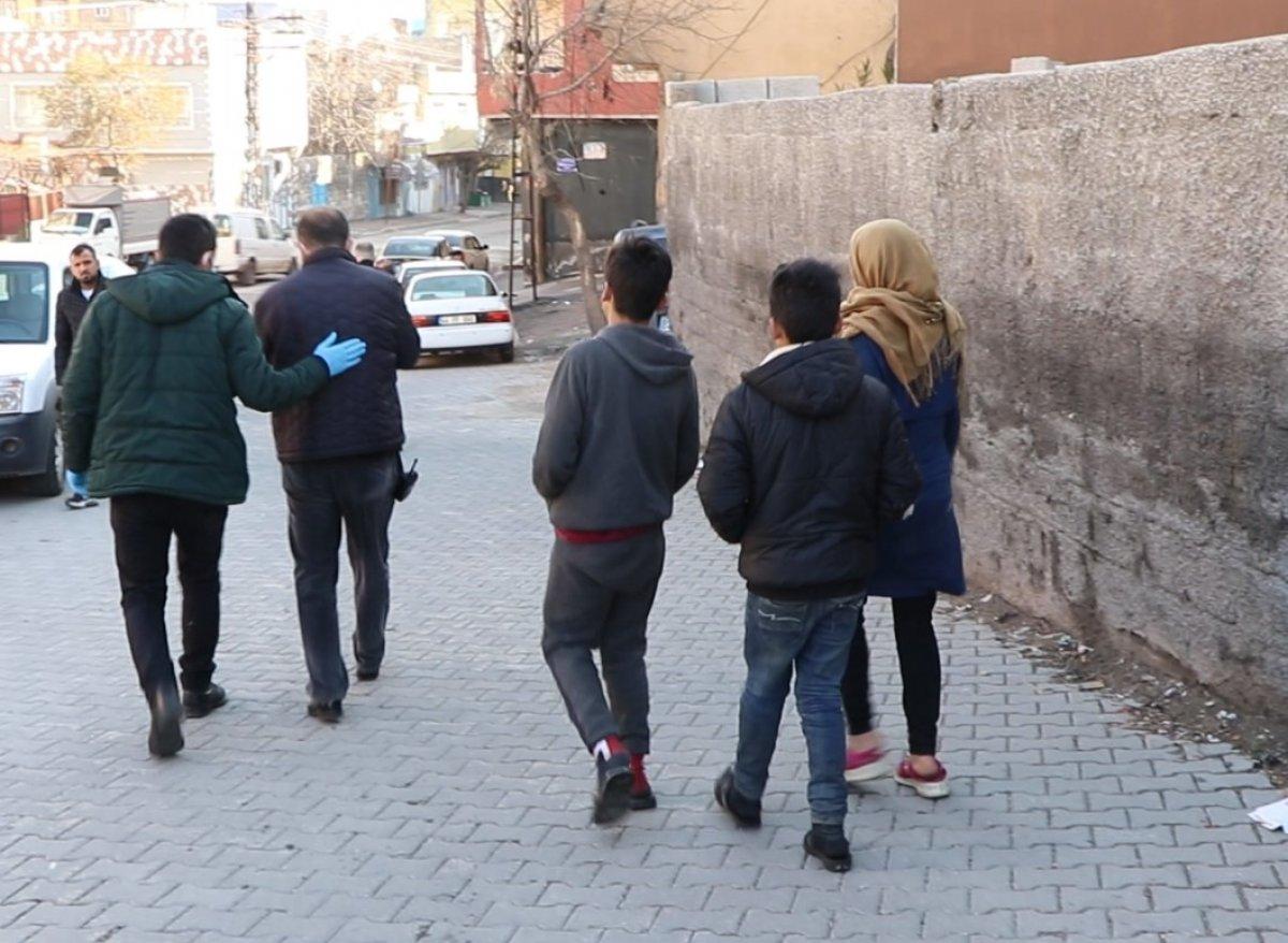 Gaziantep'te eşini çocuklarının gözü önünde bıçaklayıp, boğarak öldürdü