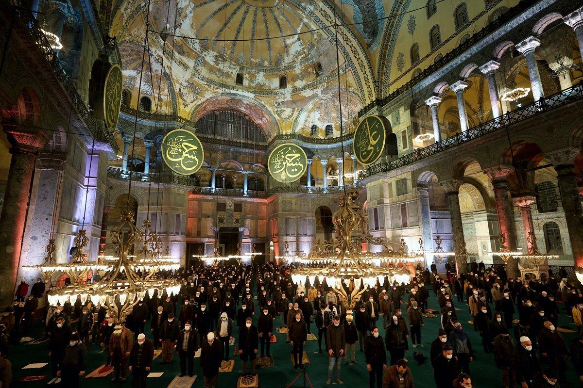 Ayasofya'da Regaip Kandili idrak edildi