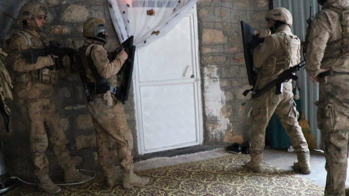 Diyarbakır’da dev narkotik operasyonu: 1 ton 734 kilo uyuşturucu yakalandı