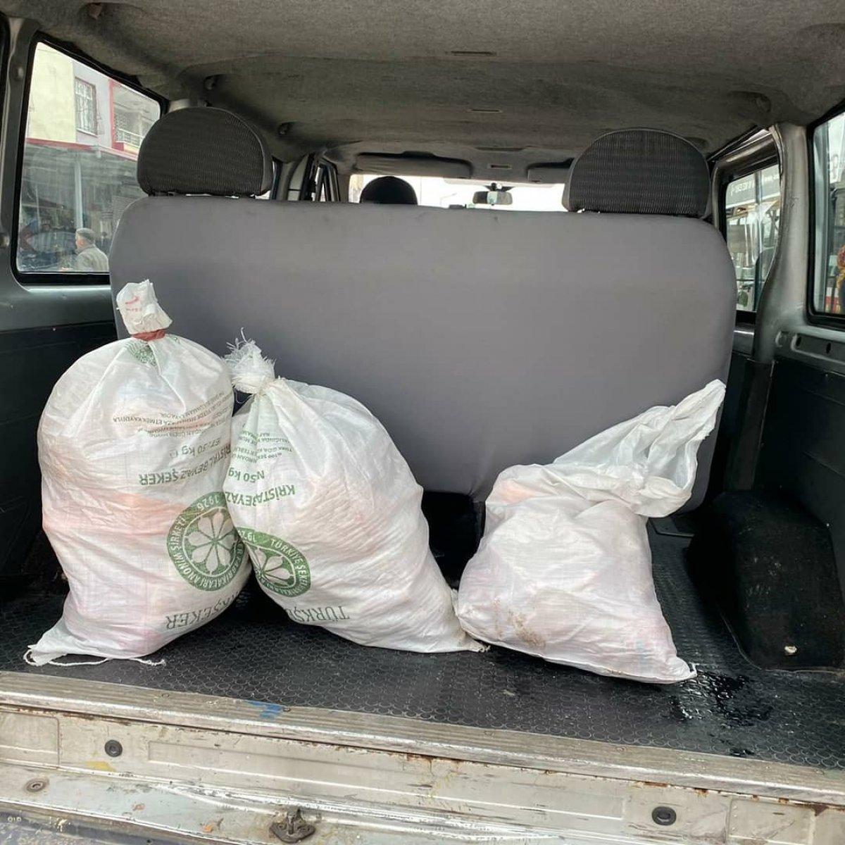 Adana'da bir markete yapılan baskında 200 bozuk tavuk ve 150 kilo kıyma ele geçirildi