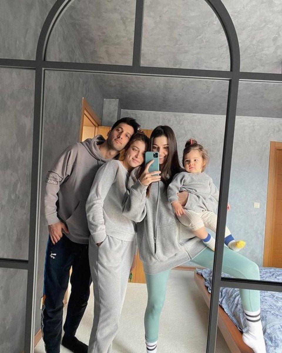 Hande Erçel'den aile fotoğrafı