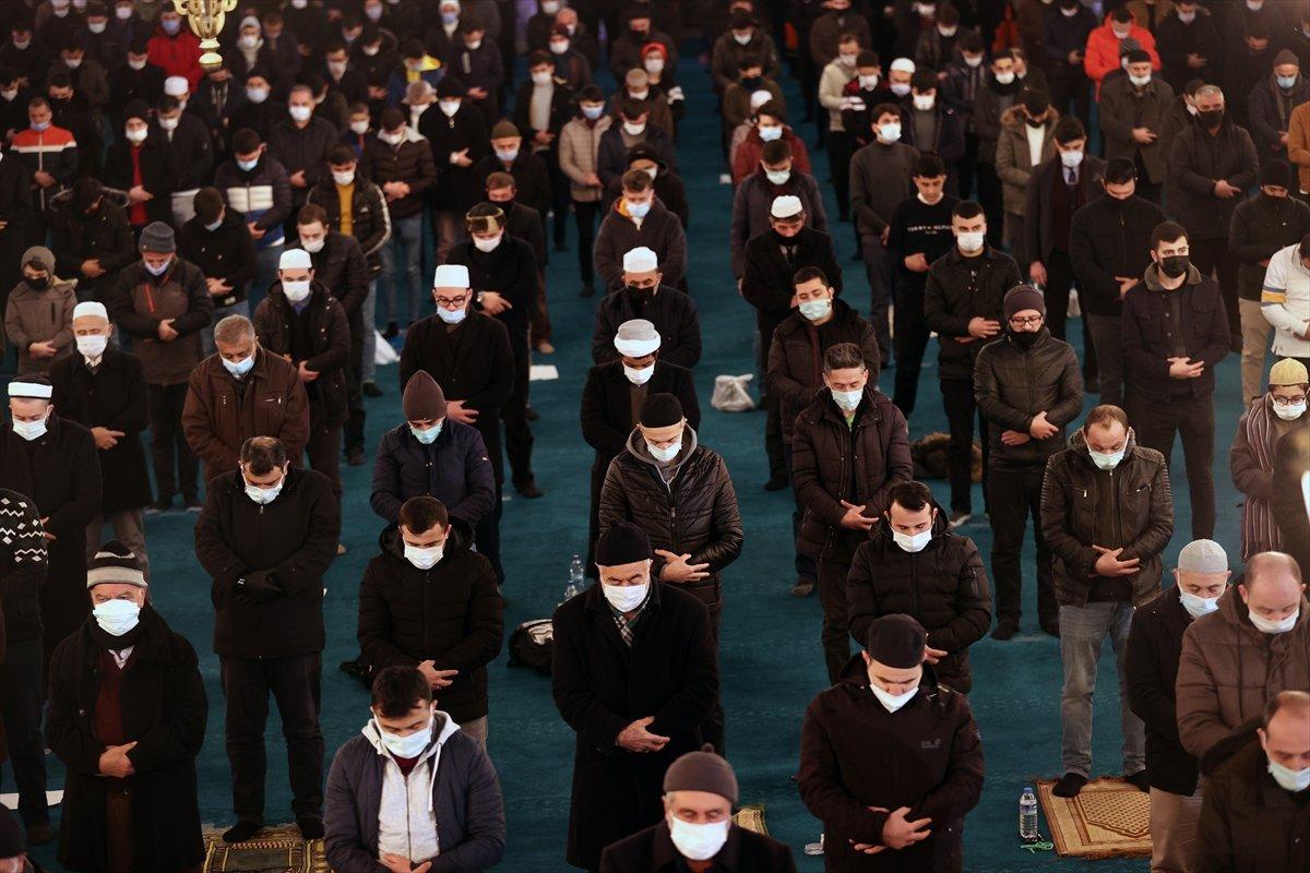 Ayasofya'da Regaip Kandili idrak edildi