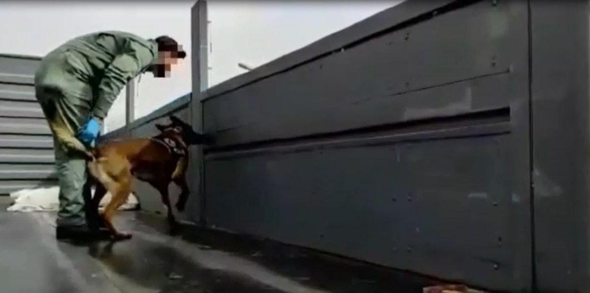 Van'da 70 kilo eroini aracın dorsesine gizlediler