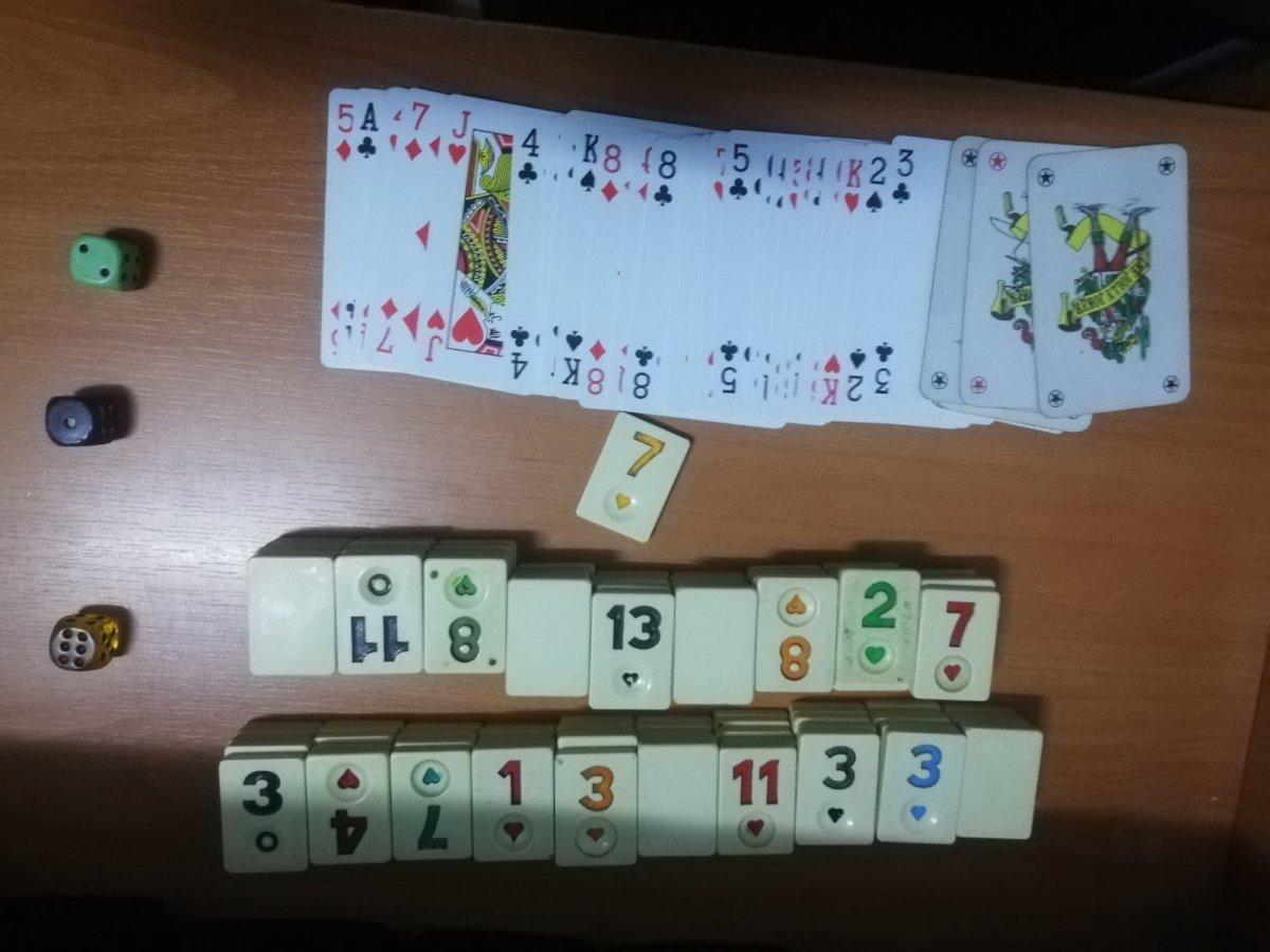 İzmir'de kısıtlamada kumar partisine polisten baskın