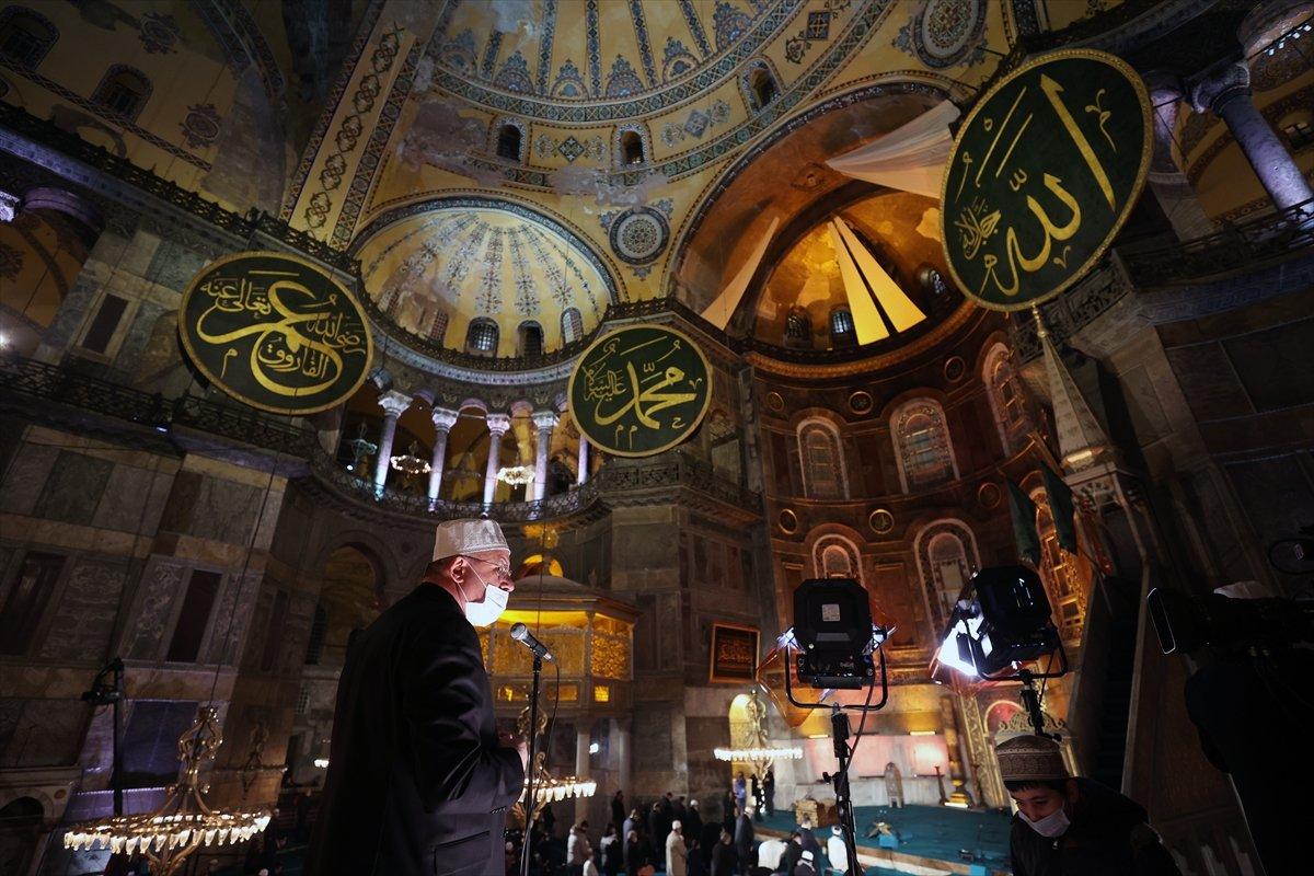 Ayasofya'da Regaip Kandili idrak edildi