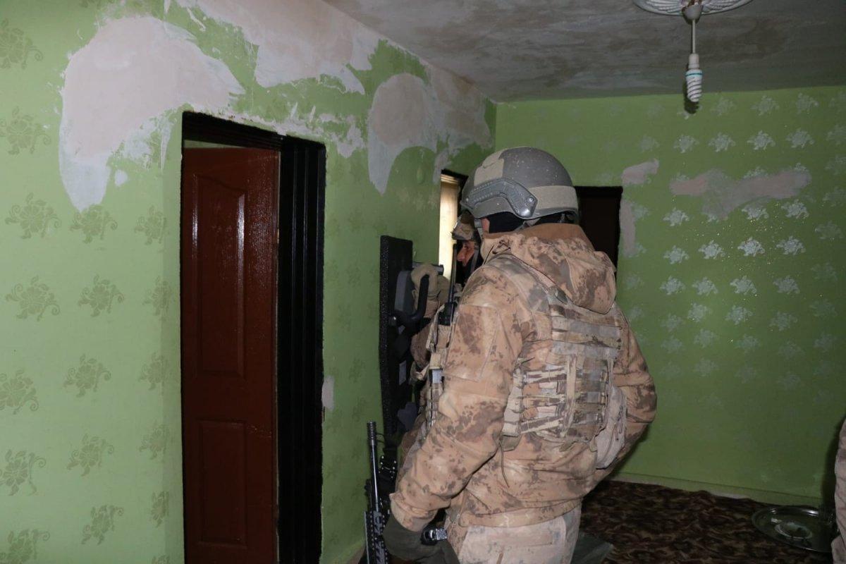 Diyarbakır’da dev narkotik operasyonu: 1 ton 734 kilo uyuşturucu yakalandı