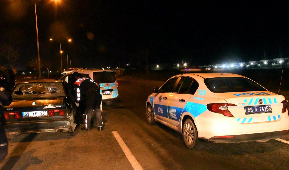 Tekirdağ’da drift yaptıktan sonra kaçan sürücü polis aracına çaptı