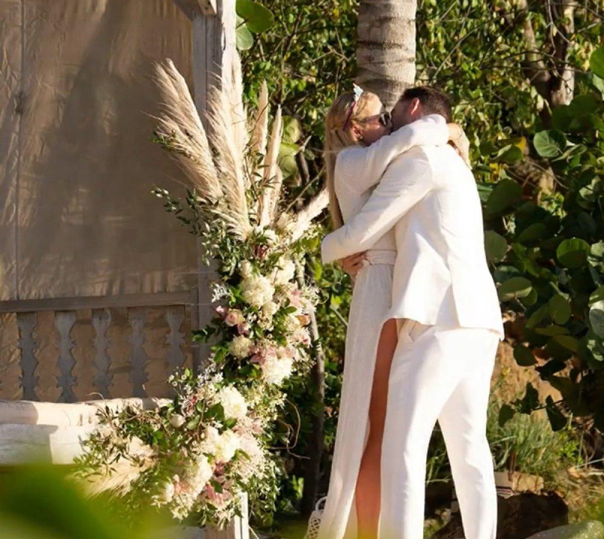 Paris Hilton nişanlandı