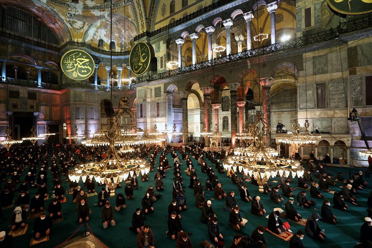 Ayasofya'da Regaip Kandili idrak edildi