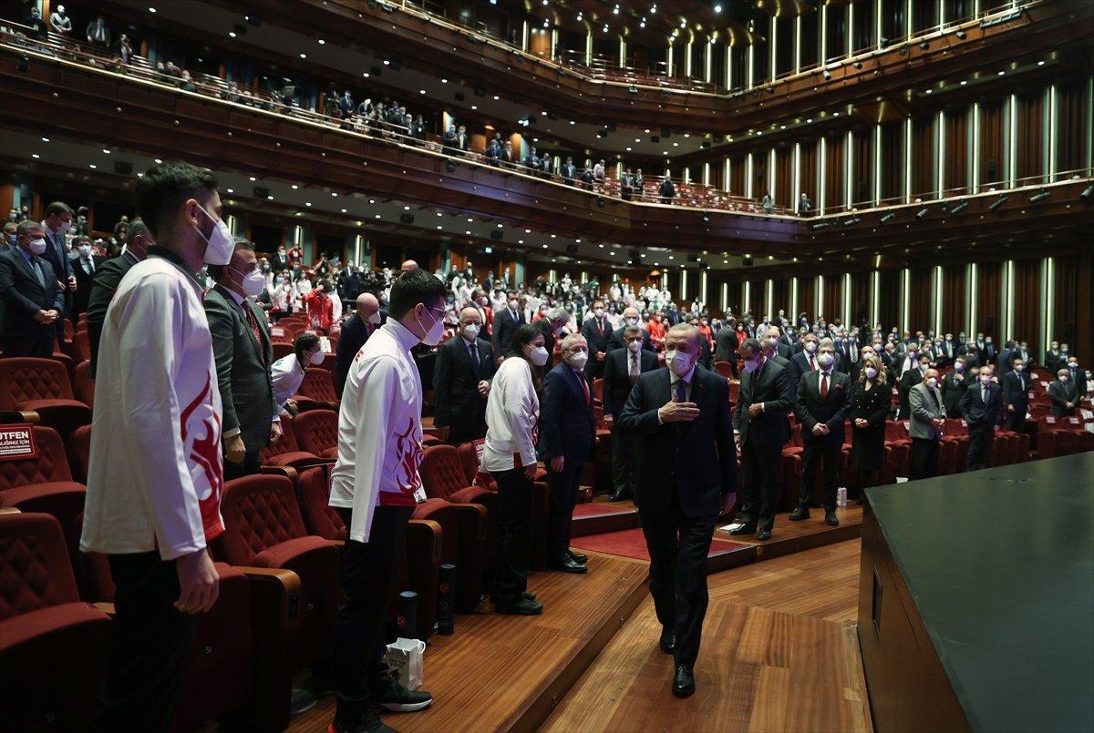 Cumhurbaşkanı Erdoğan: Bu ülke, nitelikli gençlerin omuzlarında yükselecek