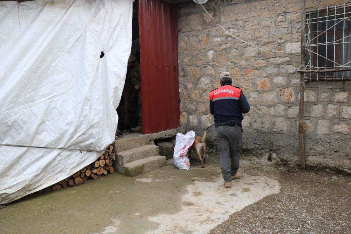 Diyarbakır’da dev narkotik operasyonu: 1 ton 734 kilo uyuşturucu yakalandı