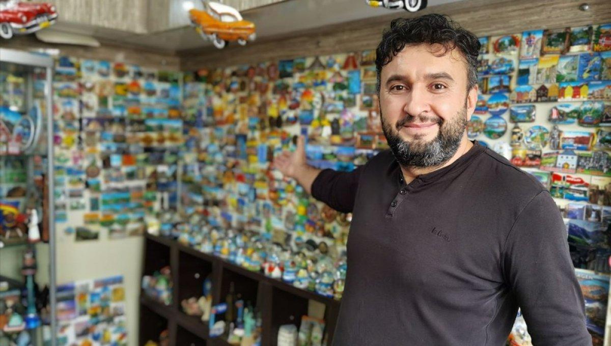 Gezdiği 78 ülkeden 2 bin magnet topladı