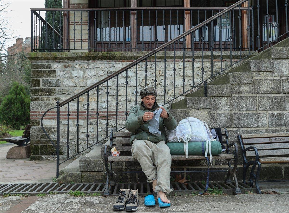Hz. Kaab Camisi İmamı, madde bağımlıları ve evsizlerin umudu oldu