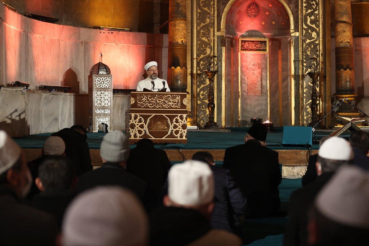 Ayasofya'da Regaip Kandili idrak edildi