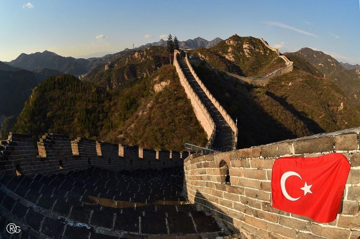 Gezdiği 78 ülkeden 2 bin magnet topladı