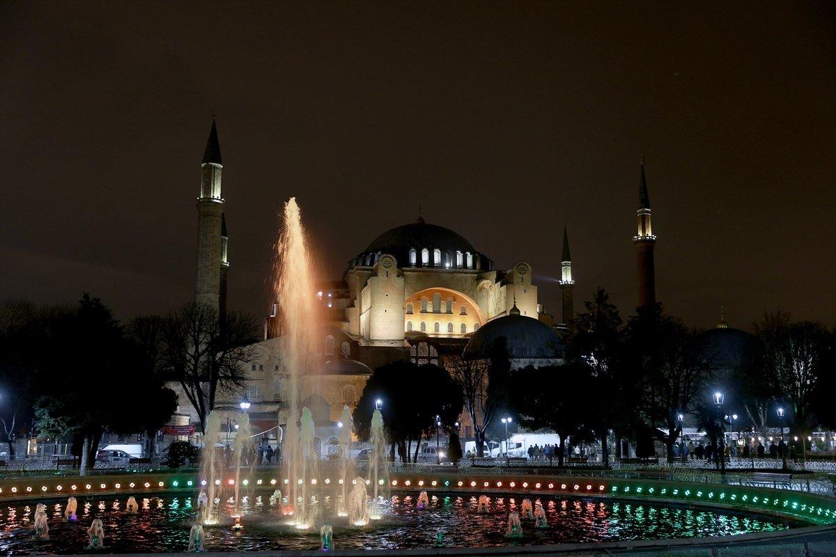 Ayasofya'da Regaip Kandili idrak edildi