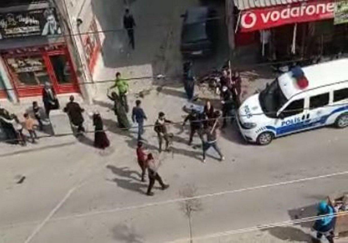 Şanlıurfa'da taşlı sopalı kavga kamerada