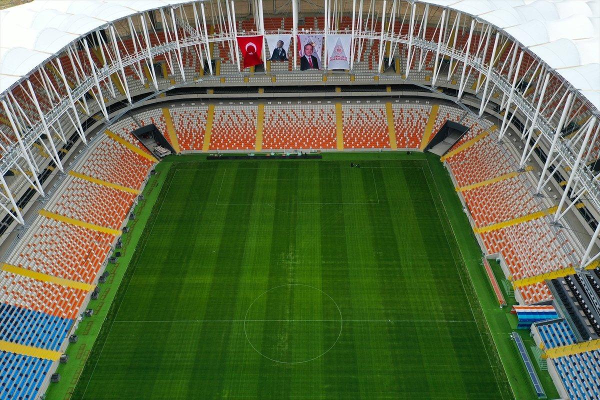Yeni Adana Stadı açıldı