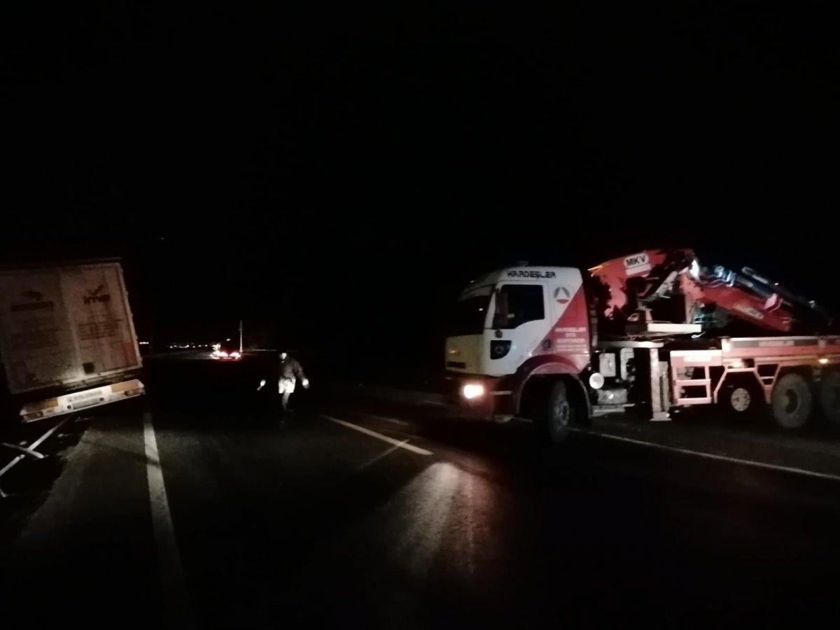 Rize'de olay yerine giden ambulansa tır çarptı