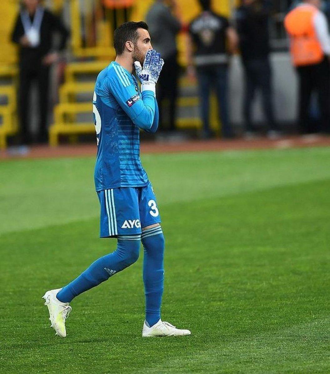 Fenerbahçe'de Harun Tekin'in bileti kesildi