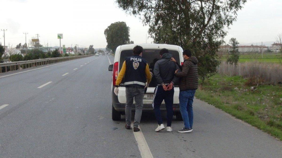Antalya'da çaldıkları otomobil bozulunca motosiklet çaldılar